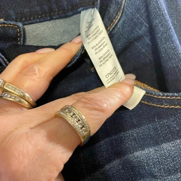 Chico's Platinum Womens Denim Jeans Size 1 Stretch Dark Wash - Picture 4 of 4